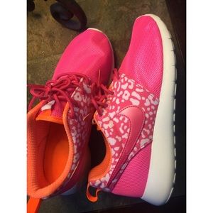 Pink cheetah print nike roshe runs