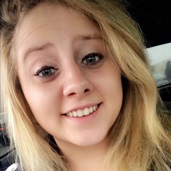 Meet your Posher, Taylor - Picture 3 of 4