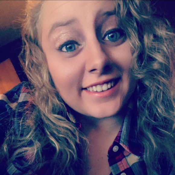 Meet your Posher, Taylor - Picture 4 of 4