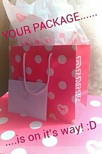 YAYY!! SOLD MY FIRST NWT PINK VS ITEM!! :D