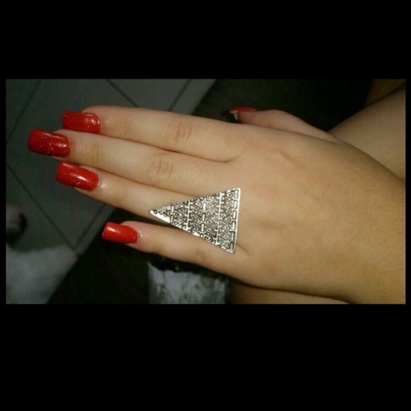 Triangle ring - Picture 2 of 4