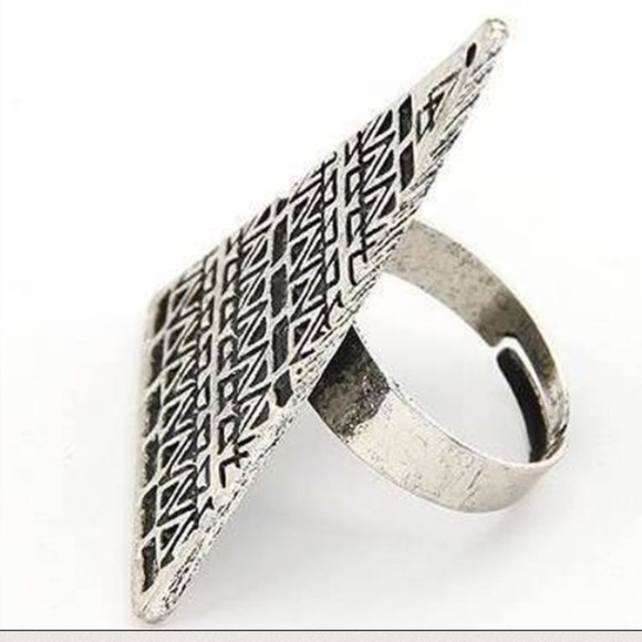 Triangle ring - Picture 4 of 4