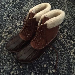 Duck boots with fur trim