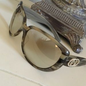 GUCCI TORTOISE LOGO SUNGLASSES 😎🕶