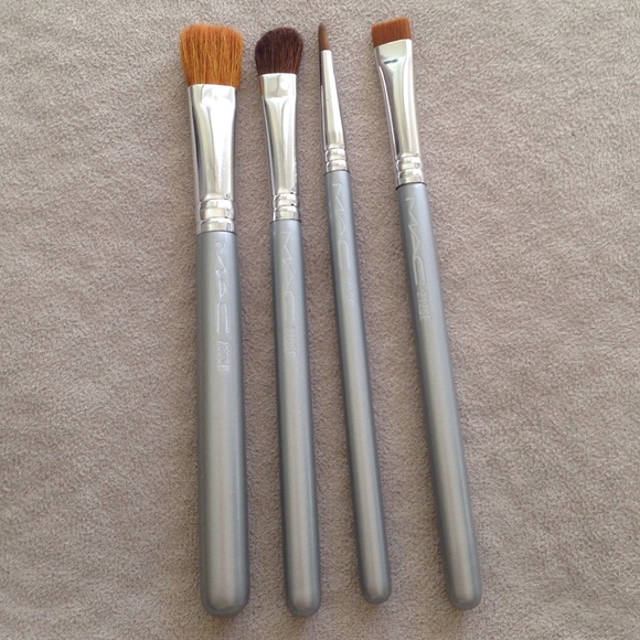 MAC Cosmetics mini eye brush set