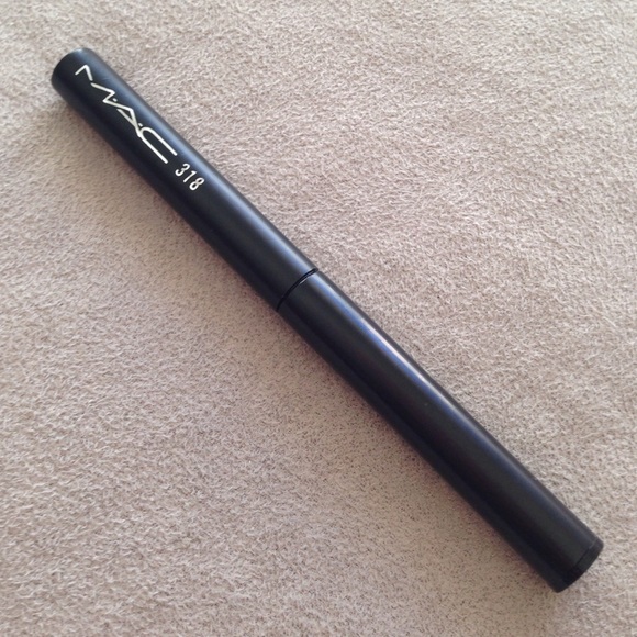 MAC Cosmetics retractable lip brush