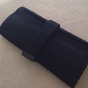 MAC roll up brush holder