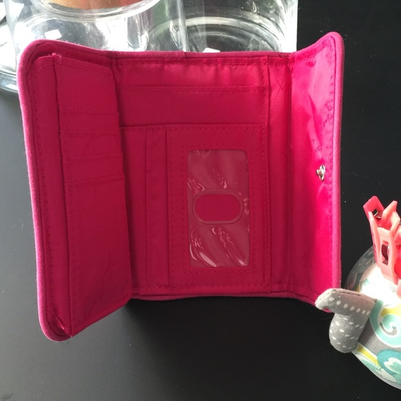⚡️SummerSale⚡️Vera Bradley wallet - Picture 2 of 4