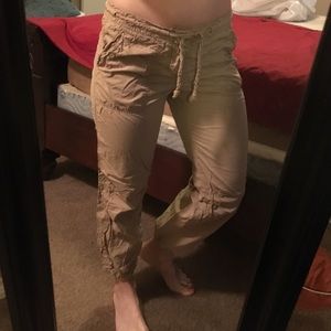 🛍 Khaki cargo capris 🛍