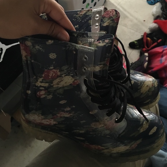 Rain boots - Picture 2 of 4