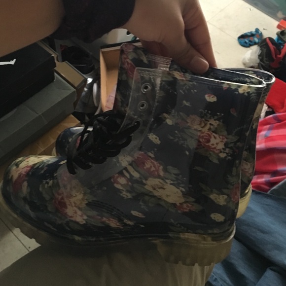 Rain boots - Picture 3 of 4