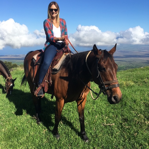 Meet your Posher, Tara - Picture 3 of 3