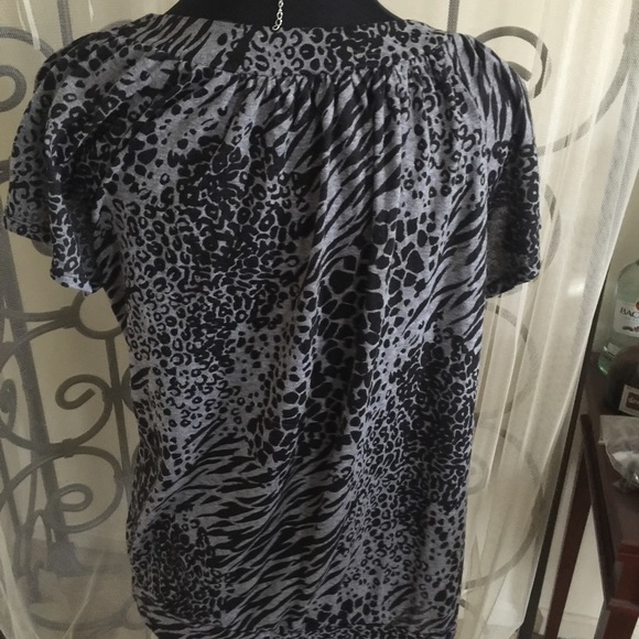 Animal print inspired black and gray top...size 2 - Picture 3 of 4