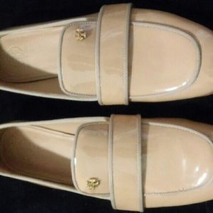 SOLD......Tory burch loafers