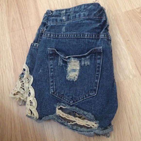 Distressed Free People shorts - Picture 2 of 4