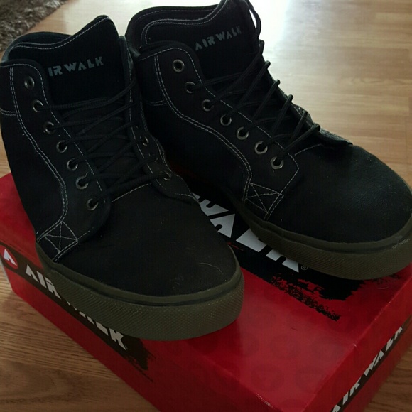 Airwalk canvas shoes