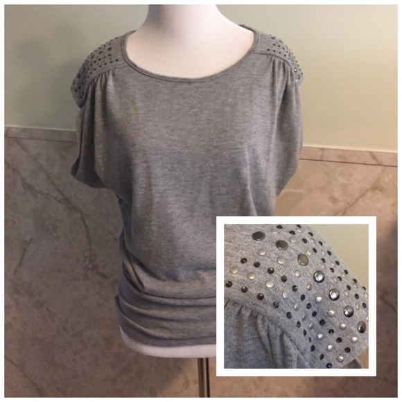 D'closet Tops - Loose & Blousy Gray Cap Sleeve Studded Top XS💃🏻