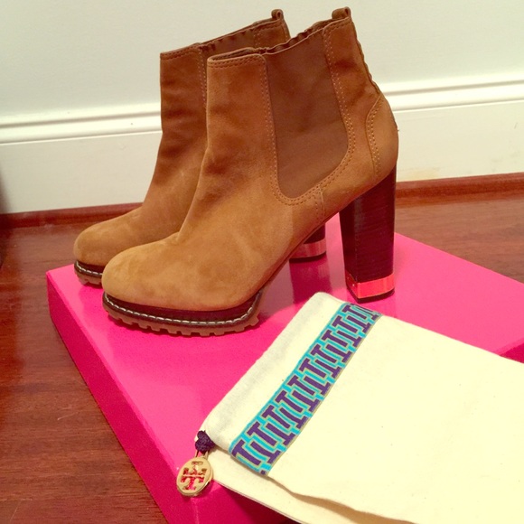 TORY BURCH SUEDE BOOTIES & Dust Bag