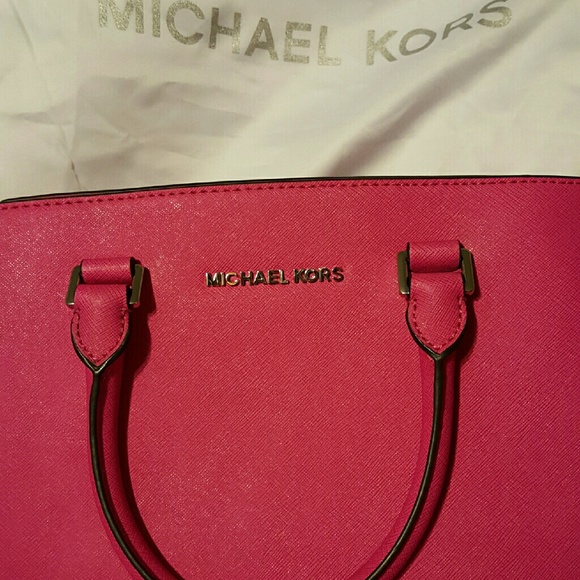 SOLD!!! Stunning Michael Kors Medium Selma - Picture 2 of 4