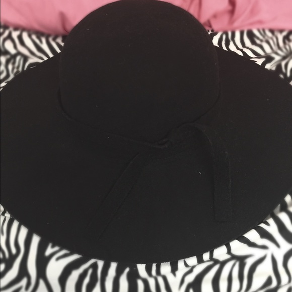 Black Floppy Hat. Never worn.