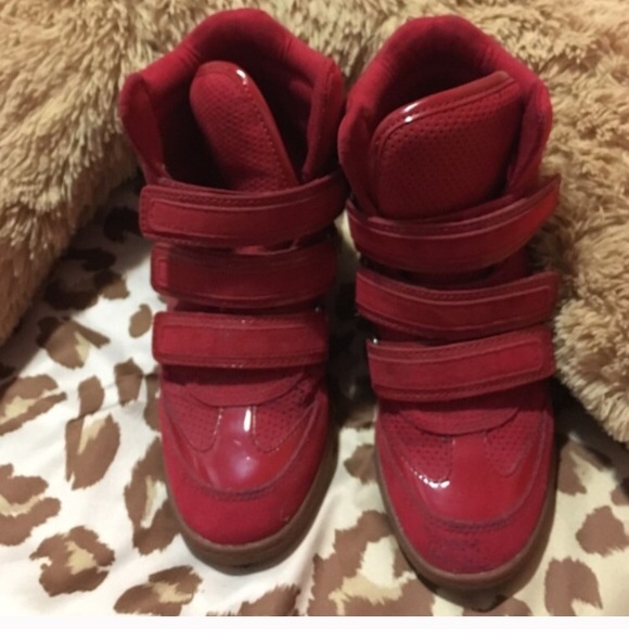 Red Aldo wedges