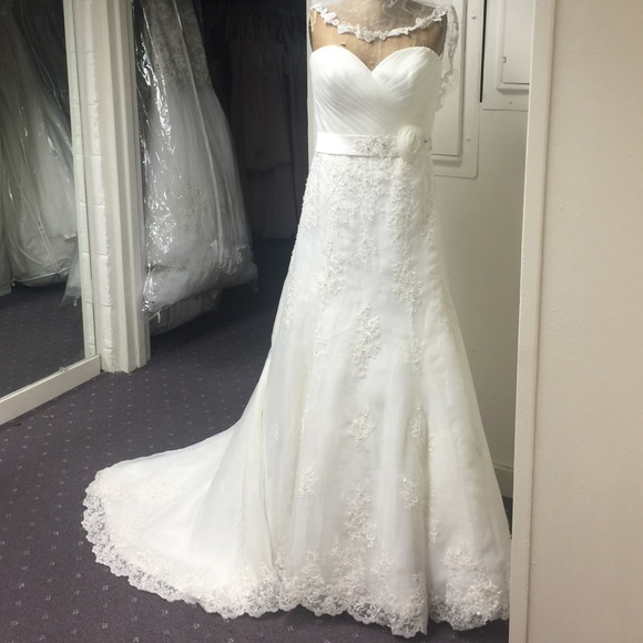 Ivory wedding gown