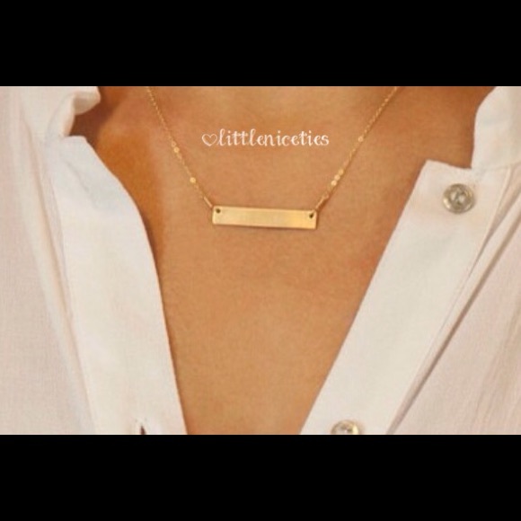 Delicate minimalist bar necklace.