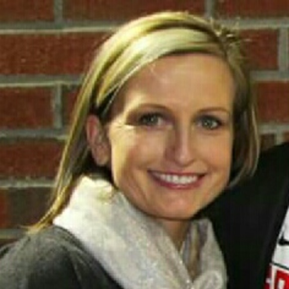 Meet your Posher, Christie - Picture 1 of 1