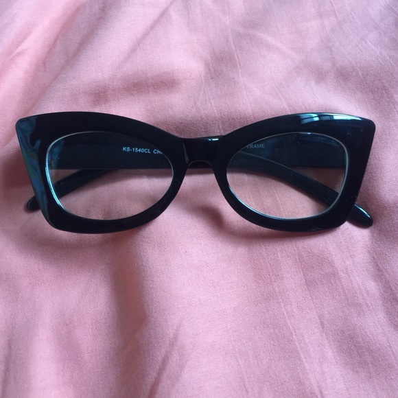 Cat eye glasses