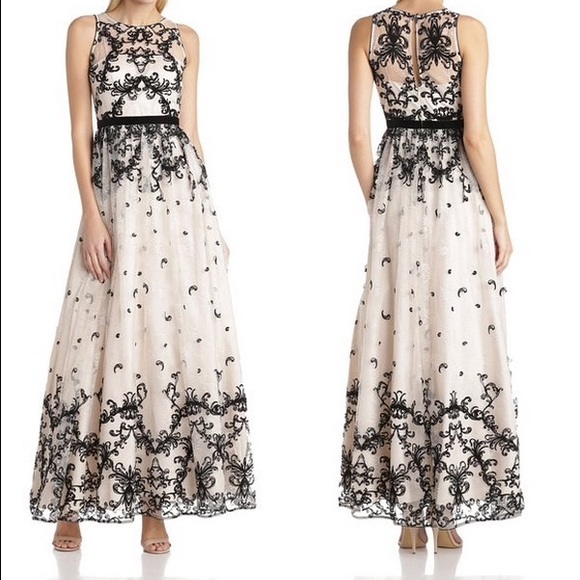 💖Host Pick💖 Adrianna Papell Lace Gown