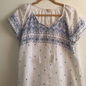 White blouse with blue detail