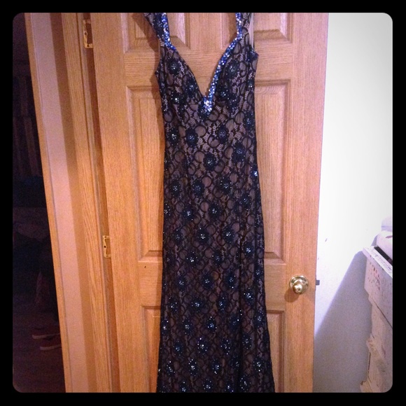 JOHNATHAN KAYNE PROM DRESS - Picture 1 of 4