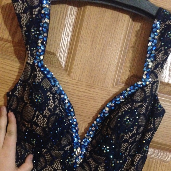 JOHNATHAN KAYNE PROM DRESS - Picture 2 of 4