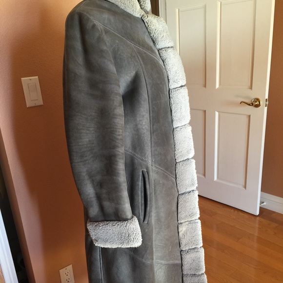 Beautiful shearling coat, stands collar. - Picture 5 of 9