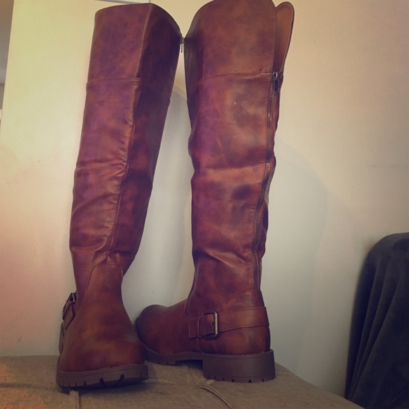 NEW SOCIOLOGY KNEE HIGH BOOTS!! IN BOX! Size 10