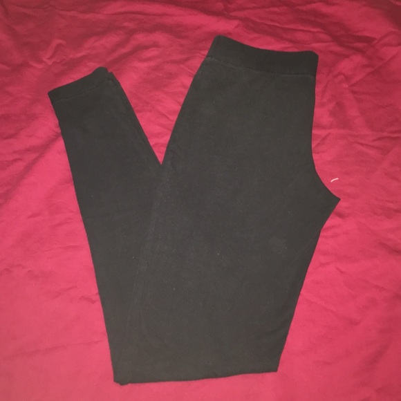 Black leggings 🎁