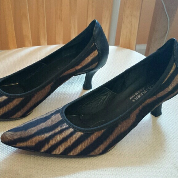 Donald J. Pliner Black/Tiger Elastic Shoes 8.5