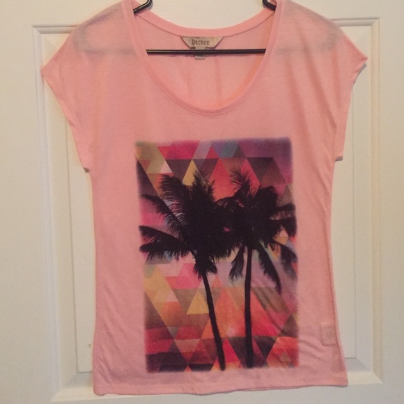 Short sleeve T-shirt. Size extra small woman