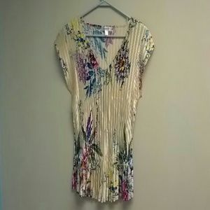 Nice floral pattern Dressbarn blouse