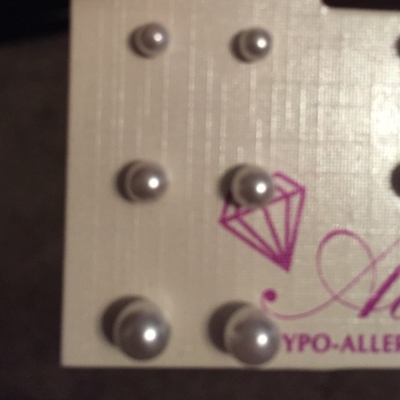 Pearl earring set