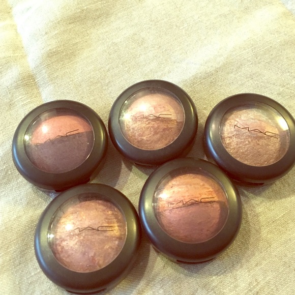 5 MAC GENTLY USED MINERAL EYESHADOWS!!