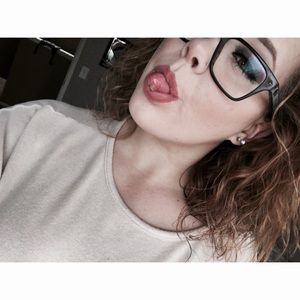 Meet your Posher, Carly