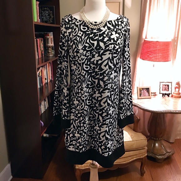 ROULETTE Black and White Long Sleeve Casual Dress - Picture 2 of 3