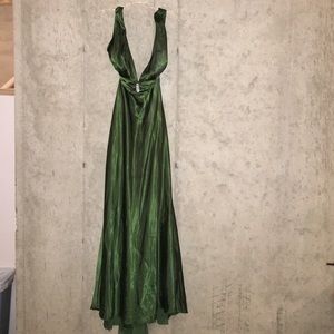 Gorgeous emerald green cache evening gown