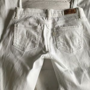 White skinny Levi's jeans