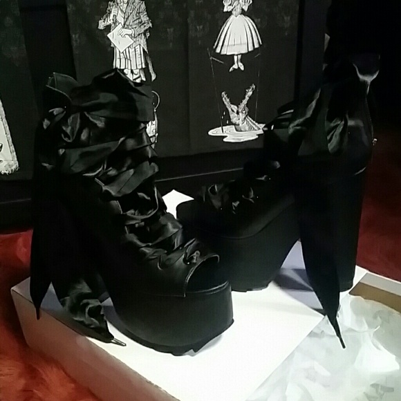 DOLLSKILL X YRU BALLET BAE PLATFORM HEELS SIZE 9