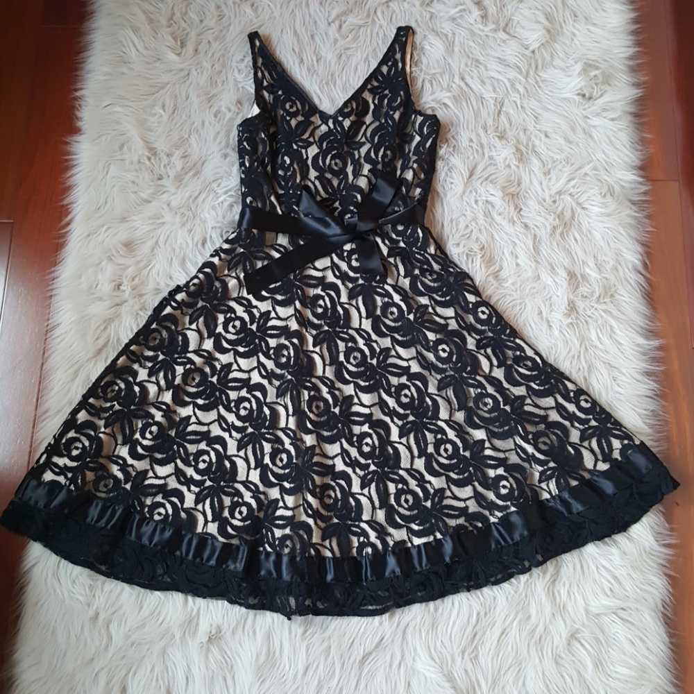 Gorgeous black lace dress