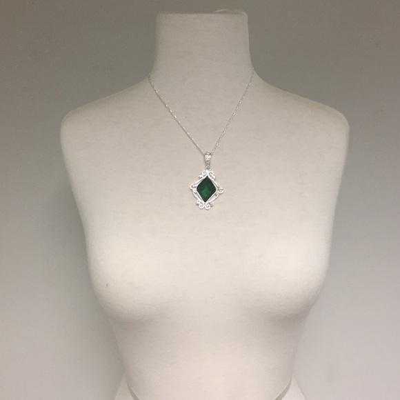 Emerald ornate necklace - Picture 2 of 2