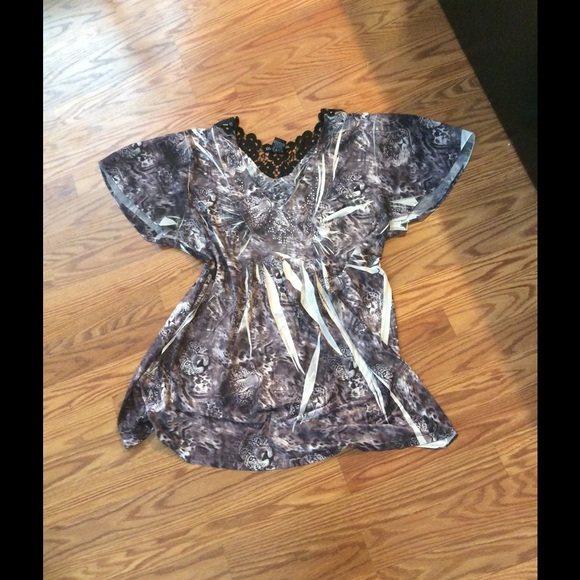 Women's 1x lace trim and shirt