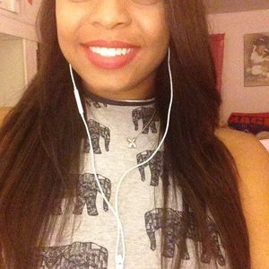 Meet your Posher, Nikia